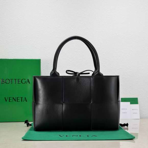 LUSHENTIC REP MEDIUM ARCO TOTE BAG IN BLACK