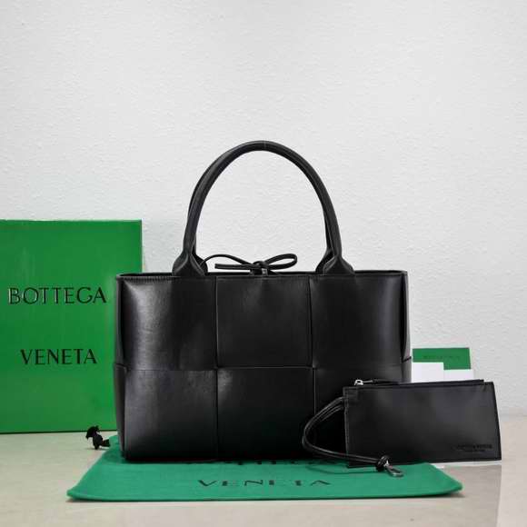 LUSHENTIC REP MEDIUM ARCO TOTE BAG IN BLACK